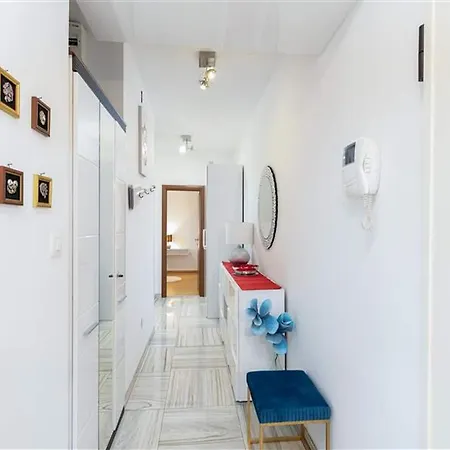 Апартаменты Beachside Comfort In With Terrace *