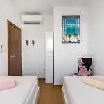 Beachside Comfort In With Terrace
