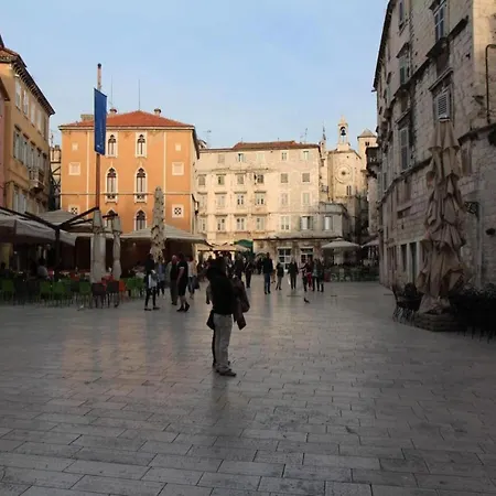 Modern Center With Terrace Διαμέρισμα