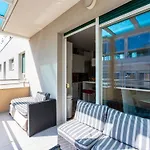 Beachside Comfort In With Terrace Apartament Split