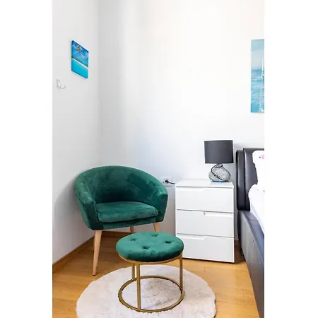 Apartament Beachside Comfort In With Terrace Split