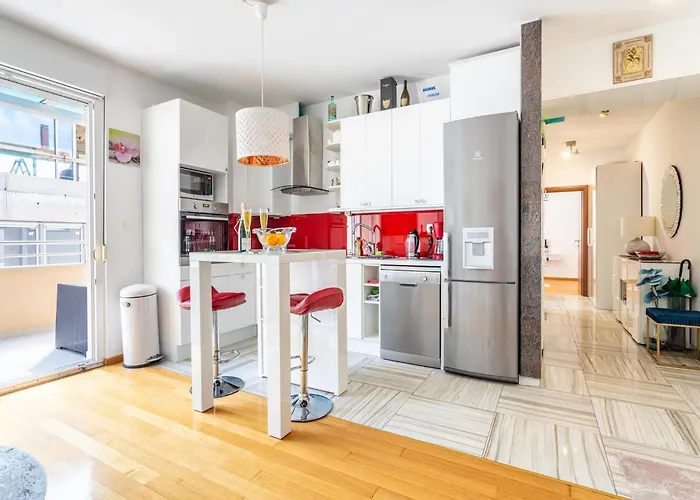 Beachside Comfort In With Terrace *