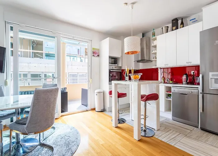 Beachside Comfort In With Terrace Διαμέρισμα
