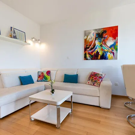 Beachside Comfort In With Terrace Lejlighed *