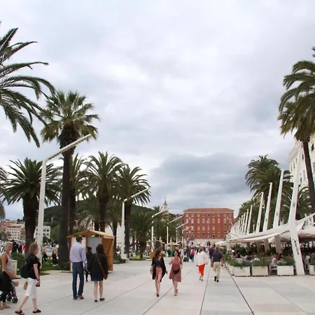 Beachside Comfort In With Terrace *