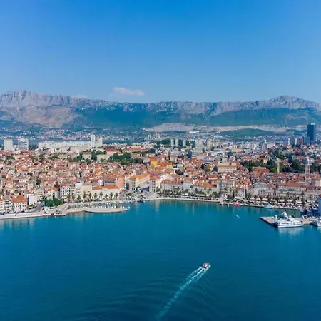 Beachside Comfort In With Terrace *