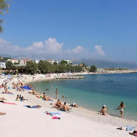 Beachside Comfort In With Terrace Апартаменты