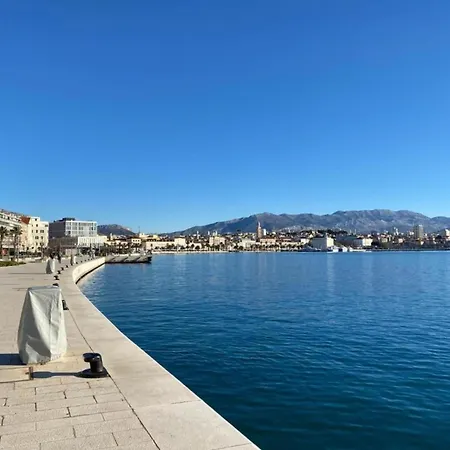 Апартаменты Beachside Comfort In With Terrace Сплит